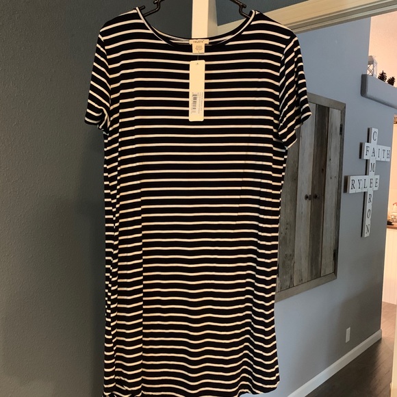 Dresses & Skirts - stripped dress